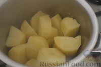 Фото приготовления рецепта: Картофельные клёцки со сливочным маслом и зеленью - шаг №2