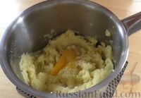 Фото приготовления рецепта: Картофельные клёцки со сливочным маслом и зеленью - шаг №4