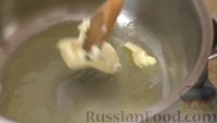 Фото приготовления рецепта: Картофельные клёцки со сливочным маслом и зеленью - шаг №10