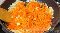 Фото приготовления рецепта: Печёночные оладьи с морковью и хлебом (без муки) - шаг №2