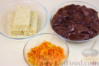 Фото приготовления рецепта: Печёночные оладьи с морковью и хлебом (без муки) - шаг №3