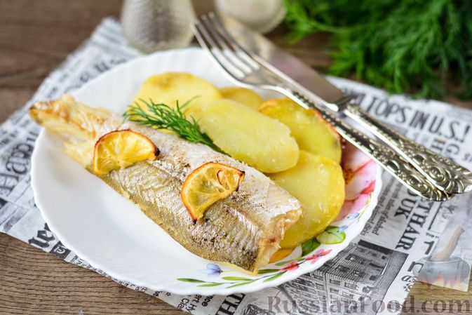 Рецепт: Красная рыба запеченная в духовке - С лимоном и луком