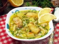 Фото приготовления рецепта: Рыбный суп с солеными огурцами и лапшой - шаг №18