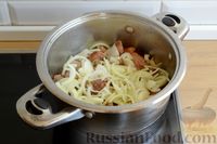 Фото приготовления рецепта: Индейка, тушенная с картошкой, морковью и луком - шаг №6