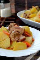 Фото приготовления рецепта: Индейка, тушенная с картошкой, морковью и луком - шаг №14
