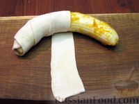 Фото приготовления рецепта: Бананы в слоёном тесте, с мёдом и апельсиновой цедрой - шаг №9