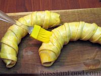 Фото приготовления рецепта: Бананы в слоёном тесте, с мёдом и апельсиновой цедрой - шаг №14