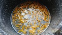 Фото приготовления рецепта: Апельсиновый пирог с кукурузной мукой, кориандром и глазурью - шаг №21
