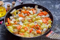 Фото приготовления рецепта: Сырный крем-суп с шампиньонами - шаг №6