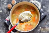 Фото приготовления рецепта: Сырный крем-суп с шампиньонами - шаг №8