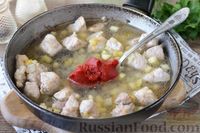 Фото приготовления рецепта: Густой гороховый суп со свининой и яблоком - шаг №11