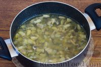 Фото приготовления рецепта: Суп из шампиньонов с пшенной кашей и соевым соусом - шаг №8