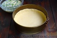 Фото приготовления рецепта: Открытый пирог с сыром и зеленью - шаг №11