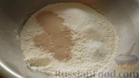 Фото приготовления рецепта: Слоёный дрожжевой пирог с адыгейским сыром - шаг №4