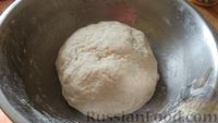 Фото приготовления рецепта: Слоёный дрожжевой пирог с адыгейским сыром - шаг №8