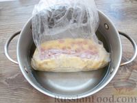 Фото приготовления рецепта: Омлет в пакете, с варёной колбасой - шаг №7