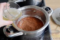 Фото приготовления рецепта: Муссовый шоколадный торт с бананами (без выпечки) - шаг №8