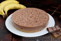 Фото приготовления рецепта: Муссовый шоколадный торт с бананами (без выпечки) - шаг №15