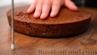 Фото приготовления рецепта: Шоколадный торт «Стаканчиковый» с творожно-сметанным кремом - шаг №10