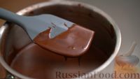 Фото приготовления рецепта: Шоколадный торт «Стаканчиковый» с творожно-сметанным кремом - шаг №16