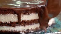 Фото приготовления рецепта: Шоколадный торт «Стаканчиковый» с творожно-сметанным кремом - шаг №17