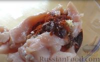 Фото приготовления рецепта: Куриные шашлычки на шпажках, в кефирном маринаде (на сковороде) - шаг №4