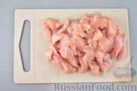 Фото приготовления рецепта: Бефстроганов из куриного филе - шаг №2