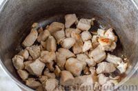 Фото приготовления рецепта: Томатный суп с курицей, фасолью и овощами - шаг №3
