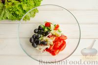 Фото приготовления рецепта: Греческий салат с тунцом - шаг №5