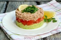 Фото приготовления рецепта: Слоёный салат с тунцом, помидорами и авокадо - шаг №11