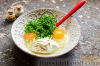 Фото приготовления рецепта: Омлет с гречкой, сметаной и зеленью - шаг №6