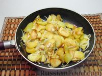 Фото приготовления рецепта: Жареный картофель со сметаной - шаг №8