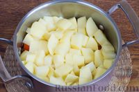Фото приготовления рецепта: Картофельный крем-суп с корнем сельдерея - шаг №4