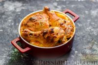 Фото приготовления рецепта: Курица с картошкой, запечённая под майонезно-сметанным соусом - шаг №10