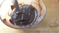 Фото приготовления рецепта: Мраморный пирог с шоколадной пастой и варёной сгущёнкой - шаг №8