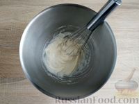 Фото приготовления рецепта: Дрожжевые булочки на кефире, с варёной сгущёнкой - шаг №3
