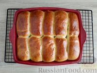 Фото приготовления рецепта: Дрожжевые булочки на кефире, с варёной сгущёнкой - шаг №19