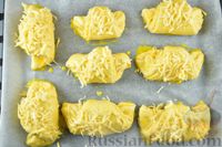 Фото приготовления рецепта: Круассаны из дрожжевого теста с сырной начинкой - шаг №15
