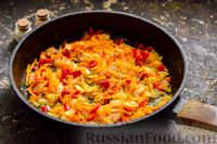 Фото приготовления рецепта: Куриные котлеты с кускусом, запечённые в овощном соусе - шаг №18