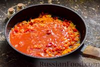 Фото приготовления рецепта: Куриные котлеты с кускусом, запечённые в овощном соусе - шаг №19