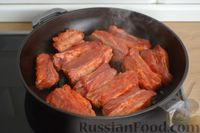 Фото приготовления рецепта: Свиные рёбрышки, запечённые с картошкой, в соево-медовом соусе - шаг №4