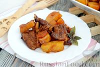 Фото приготовления рецепта: Свиные рёбрышки, запечённые с картошкой, в соево-медовом соусе - шаг №15