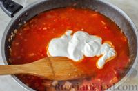 Фото приготовления рецепта: Мясные тефтели с сыром, в томатно-сметанном соусе с оливками - шаг №11