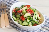 Фото к рецепту: Салат из авокадо с огурцами, помидорами и красным луком