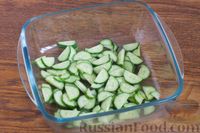 Фото приготовления рецепта: Салат из авокадо с огурцами, помидорами и красным луком - шаг №2