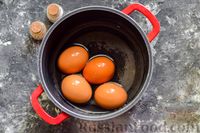 Фото приготовления рецепта: Яичные котлеты с манной крупой и зелёным луком - шаг №2