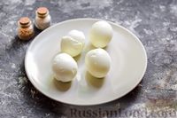 Фото приготовления рецепта: Яичные котлеты с манной крупой и зелёным луком - шаг №3