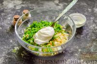 Фото приготовления рецепта: Тефтели с рисом и шпинатом в сметанном соусе - шаг №3