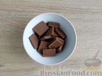 Фото приготовления рецепта: Творожные сырки в шоколаде, с вареньем - шаг №4