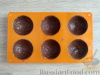 Фото приготовления рецепта: Творожные сырки в шоколаде, с вареньем - шаг №9